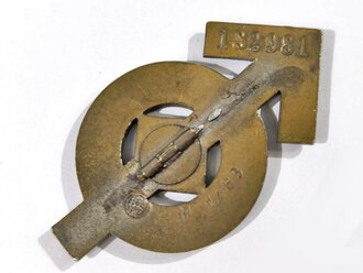 HJ-Leistungsabzeichen in Bronze mit Hersteller RZM M1/63. Verliehenes Stück. Nadelsystem defekt