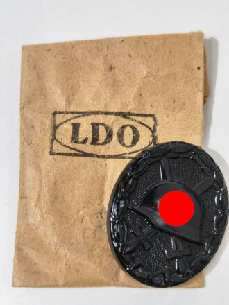 Verwundetenabzeichen Schwarz 1939 mit Verleihungstüte LDO. Absoluter Traumzustand. Volle Schwärzung. Tüte hat leichte Gebrauchsspuren
