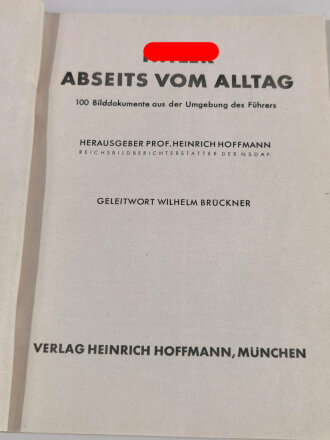 Bildband "Hitler abseits vom Alltag" Heinrich Hoffmann, München 1937, 94 Seiten, unter A4, Schutzumschlag  beschädigt