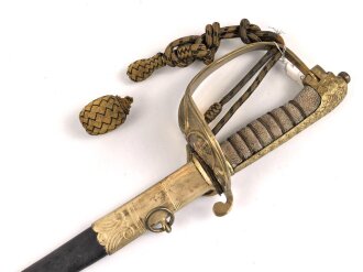 Großbritannien, Säbel für Marine Offiziere, die Scheidenbeschläge nachgemalt, der Mittlere lose, defekt