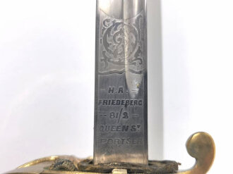 Großbritannien, Säbel für Marine Offiziere, die Scheidenbeschläge nachgemalt, der Mittlere lose, defekt