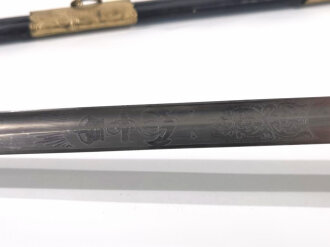 Großbritannien, Säbel für Marine Offiziere, die Scheidenbeschläge nachgemalt, der Mittlere lose, defekt