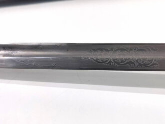 Großbritannien, Säbel für Marine Offiziere, die Scheidenbeschläge nachgemalt, der Mittlere lose, defekt