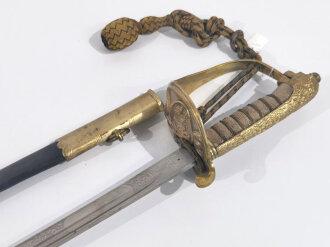 Großbritannien, Säbel für Marine Offiziere, die Scheidenbeschläge nachgemalt, der Mittlere lose, defekt