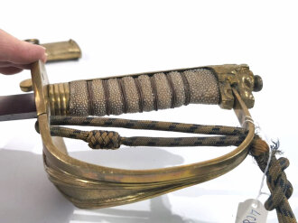 Großbritannien, Säbel für Marine Offiziere, die Scheidenbeschläge nachgemalt, der Mittlere lose, defekt