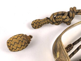 Großbritannien, Säbel für Marine Offiziere, die Scheidenbeschläge nachgemalt, der Mittlere lose, defekt