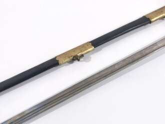 Großbritannien, Säbel für Marine Offiziere, die Scheidenbeschläge nachgemalt, der Mittlere lose, defekt