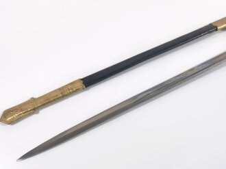 Großbritannien, Säbel für Marine Offiziere, die Scheidenbeschläge nachgemalt, der Mittlere lose, defekt