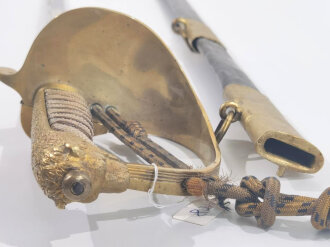 Großbritannien, Säbel für Marine Offiziere, die Scheidenbeschläge nachgemalt, der Mittlere lose, defekt