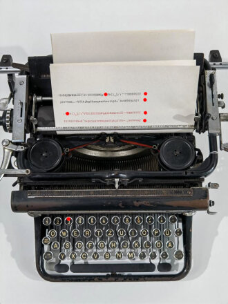 Schreibmaschine "Groma" mit SS Rune auf der 3. Funktioniert einwandfrei, wurde von einem pensionierten Schreibmaschinenmechaniker überholt.