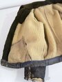 Luftwaffe, gefütterte Winterjacke für fliegendes Personal aus grauem Wildleder. Späte Ausführung mit weissen RiRi Verschlüssen, der vordere vor langer Zeit durch einen US amerikanischen ersetzt. Guter Gesamtzustand