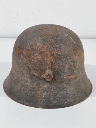 Heer, Stahlhelm Modell 1942. Zusammengehöriges , getragenes Stück in ungereinigtem Fundzustand