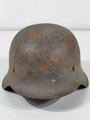 Heer, Stahlhelm Modell 1942. Zusammengehöriges , getragenes Stück in ungereinigtem Fundzustand