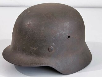 Heer, Stahlhelm Modell 1940. das Innenfutter wohl zu Reinigungszwecken aus- und wieder eingebaut, Originallack