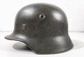 Heer, Stahlhelm Modell 1940. Originallack, der Innenfutterring und die Nieten Original, der Rest, ebenso wie das Abzeichen neuzeitlich ergänzt, ET62