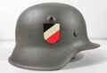 Heer, Stahlhelm Modell 1942. Überlackiert, der Innenfutterring und die Nieten Original, der Rest, ebenso wie die Abzeichen neuzeitlich unrichtig ergänzt