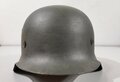 Heer, Stahlhelm Modell 1942. Überlackiert, der Innenfutterring und die Nieten Original, der Rest, ebenso wie die Abzeichen neuzeitlich unrichtig ergänzt