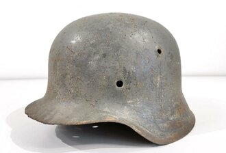 Stahlhelmglocke Wehrmacht Modell 1942, Hersteller k ? 64, Originallack, wohl gereinigter Wasserfund