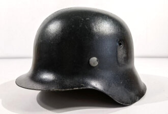 Stahlhelm Modell 1942 mit originalem Innenfutter, Zugband...