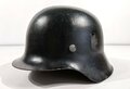 Stahlhelm Modell 1942 mit originalem Innenfutter, Zugband und Nieten. Schwarz überlackierte EF 68 Glocke