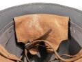 Schweden, Stahlhelm M21/26. Von der schwedischen Armee überlackiertes Stück in gutem Gesamtzustand