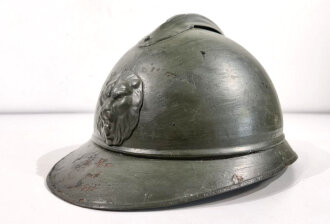 Belgien 1.Weltkrieg, Stahlhelm Adrian aus französischer Produktion. Mehrfach überlackiertes Stück