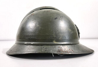 Belgien 1.Weltkrieg, Stahlhelm Adrian aus französischer Produktion. Mehrfach überlackiertes Stück