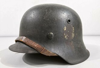 Heer, Stahlhelm M42. Zusammengehöriges Stück,...