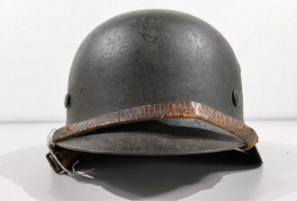 Heer, Stahlhelm M42. Zusammengehöriges Stück, das Innenfutter wackelt etwas. Originallack, entnazifiziert