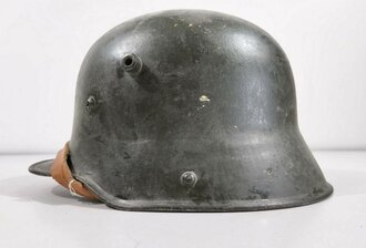 Stahlhelmglocke aus der Zeit des 1.Weltkrieg, Hersteller Si66. Anscheinend von einer anderen Armee weiterverwendetes Stück