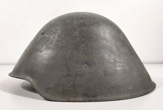 NVA Stahlhelm datiert 1962 mit Innenfutter neuer Art....