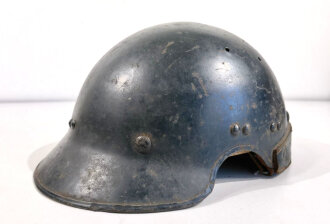 Frankreich 2.Weltkrieg, Stahlhelm für  motorisierte Einheiten ? .  Blauer Originallack