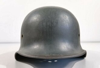 Polizei III.Reich, Stahlhelmglocke Modell 1940 Doppelabzeichen, entnazifiziert, keine Herstellermarkierung erkennbar