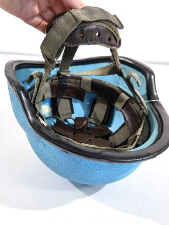 Frankreich, ballistischer Helm datiert 1993, UN blau lackiert. Versand nur innerhalb Deutschland