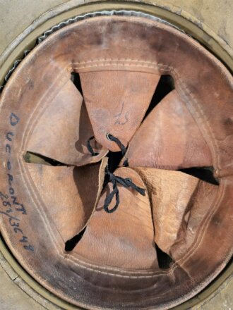 Belgien 1.Weltkrieg, Stahlhelm Modell 1915. Zusammengehöriges Stück, Originallack