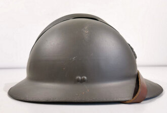 Belgien , Stahlhelm Modell 26/31. Zusammengehöriges Stück, vermutlich überlackiert