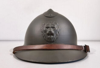 Belgien , Stahlhelm Modell 26/31. Zusammengehöriges Stück, vermutlich überlackiert