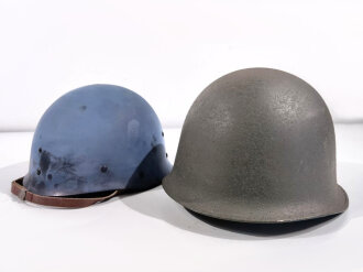 Frankreich, Stahlhelm Modell 1951 in sehr gutem Zustand. der Innenhelm datiert 1955, Variante in blau