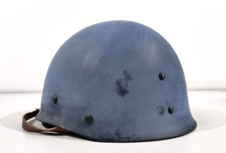 Frankreich, Stahlhelm Modell 1951 in sehr gutem Zustand. der Innenhelm datiert 1955, Variante in blau