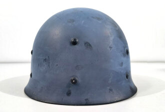 Frankreich, Stahlhelm Modell 1951 in sehr gutem Zustand. der Innenhelm datiert 1955, Variante in blau