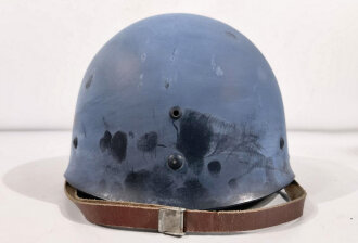 Frankreich, Stahlhelm Modell 1951 in sehr gutem Zustand. der Innenhelm datiert 1955, Variante in blau