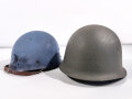 Frankreich, Stahlhelm Modell 1951 in sehr gutem Zustand. der Innenhelm datiert 1955, Variante in blau