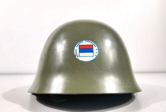 Jugoslawien Stahlhelm M59, Originallack und Abzeichen