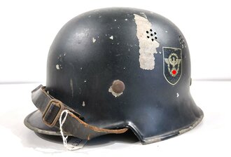 Feuerwehr III.Reich, Leichtmetallhelm Originallack mit beiden Abzeichen, dise zu beinahe 100% erhalten.