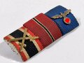 3er Bandspange mit Auflage. Kriegsverdienstkreuz 2. Klasse mit Schwertern / Winterschlacht im Osten / Dienstauszeichnung Wehrmacht 4 Jahre mit Auflage. Schöner getragener Zustand