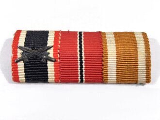 3er Bandspange Kriegsverdienstkreuz 2. Klasse mit Schwerter / Winterschlacht im Osten / Deutsches Schutzwall Ehrenzeichen. Sehr guter Zustand