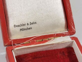 Treudienst- Ehrenzeichen 40 Jahre im Etui. Hersteller Deschler & Sohn, München. Abzeichen im sehr schönen Zustand.