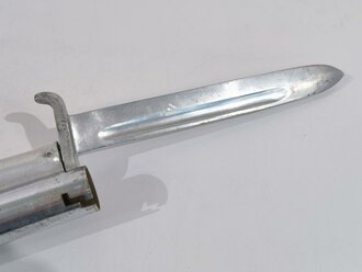 Fahnenstange mit Spitze Hitler Jugend. Die Stange Originallack, Fahnenringe und untgerer Beschlag aus Aluminium. Die Spitze leicht defekt und lose beiliegend RZM M3/40