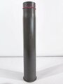 Kartusche für 8,8cm Flak 18 der Wehrmacht aus Eisen. Neuzeitlich grau lackiert, datiert 1944, Höhe 57cm