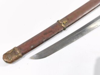 Japan 2.Weltkrieg , Katana für Offiziere . Saubere Klinge, der Lack der Scheide fehlt grösstenteils, der Arretierhaken für die Scheide fehlt